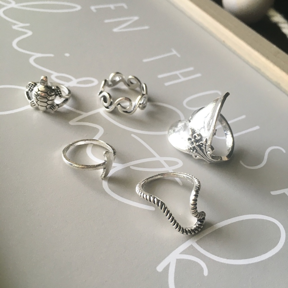 'Deep Sea Dive' 5-piece Whale and Turtle Ring Set - Picture 4 of 7